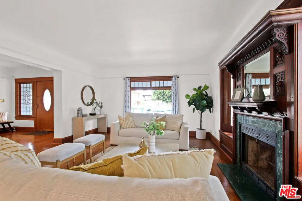 1616 W 25th Street, Los Angeles, California 90007 home-pic-1